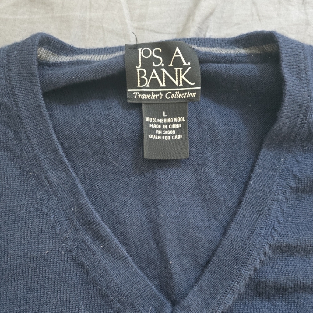 Jos. A. Bank Men's Navy V-Neck Sweater Vest - Picture 2 of 4